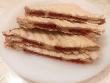 Sucuklu Kaşarlı Tost