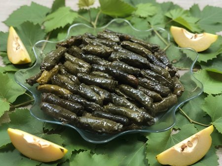 Tane Ayvalı Zeytinyağlı Yaprak Sarma