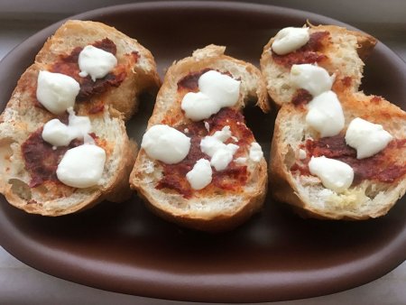 Biber Salçalı Peynirli Ekmek