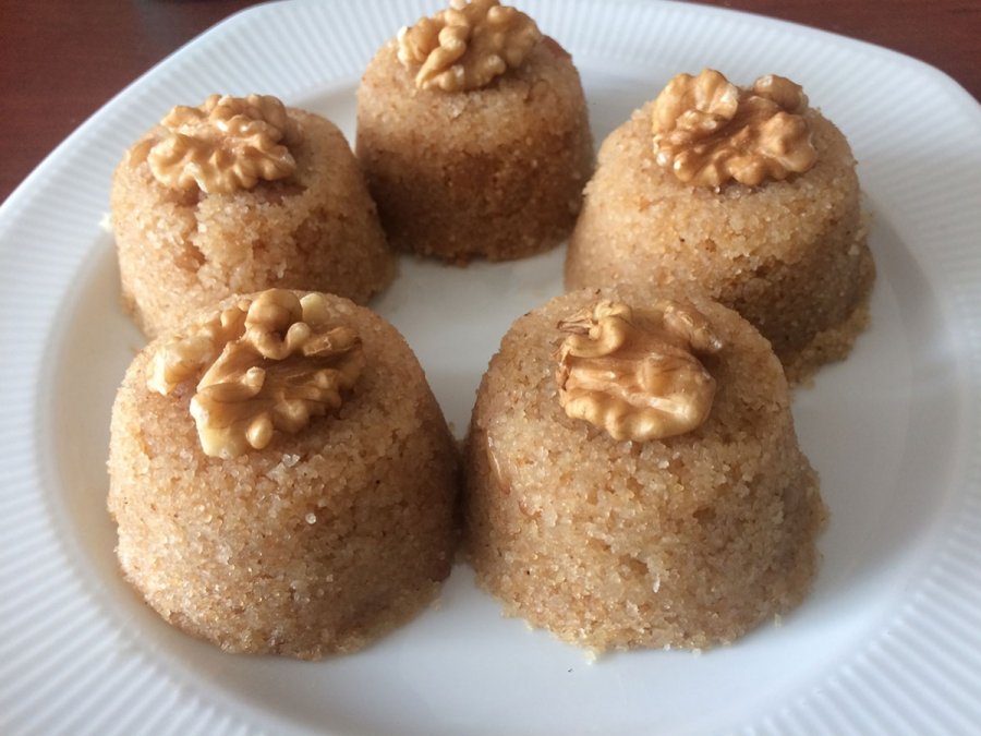 Cevizli İrmik Helvası