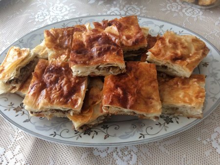 Cevizli Kıymalı Börek 
