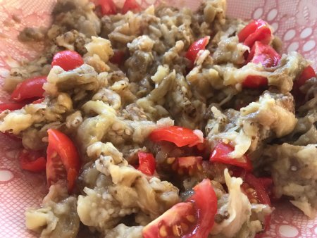 Fırında Közlenmiş Patlıcan Salatası