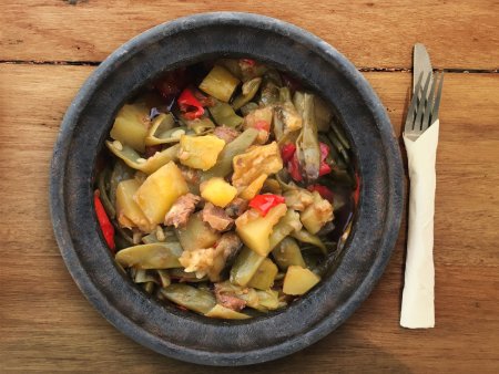 Güveçte Etli Türlü