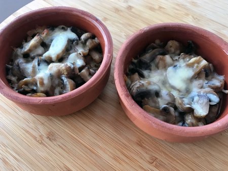 Güveçte Mantar Graten