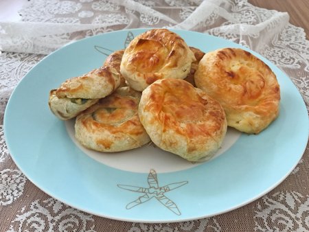 Ispanaklı Gül Böreği