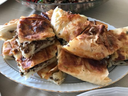 Kıymalı Kaşarlı Börek