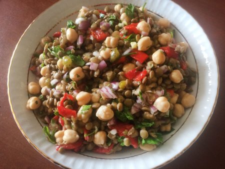 Nohutlu Mercimek Salatası