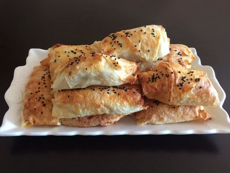 Pastırmalı Sarma Börek