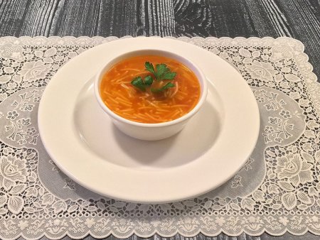 Pratik Domatesli Tel Şehriye Çorbası