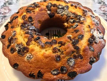 Kuru Üzümlü Kek