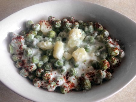 Yoğurtlu Bezelye Salatası